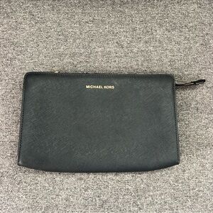 Michael Kors Women’s hand clutch